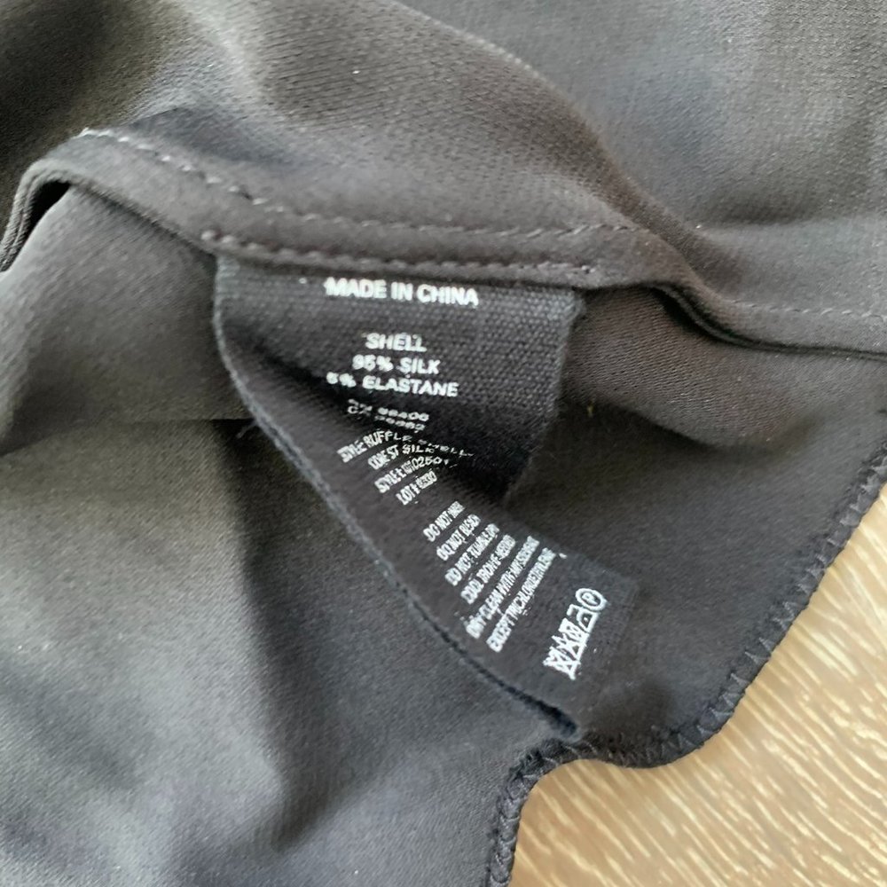 Theory Ruffle Shell blouse in black - Picture 4 of 8